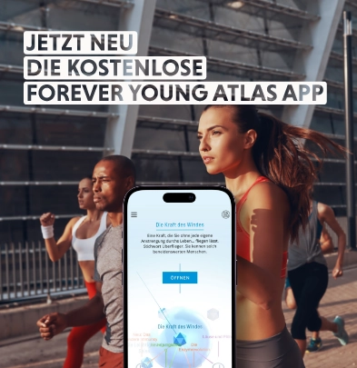 Läufer beim Training, daneben Smartphone mit Screenshot von Inhalten der FOREVER YOUNG Atlas App.