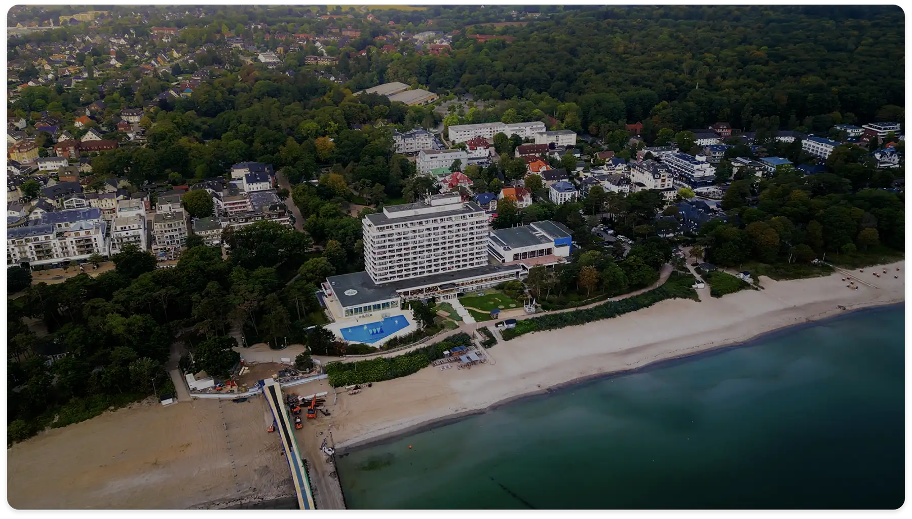 Aufnahme Maritim Seehotel Timmendorfer Strand als Vorschaubild für Video zum FOREVER YOUNG Seminar.